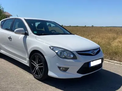 Gebraucht Hyundai i30 109 PS (80 kW) 2011 Weiß Limousine