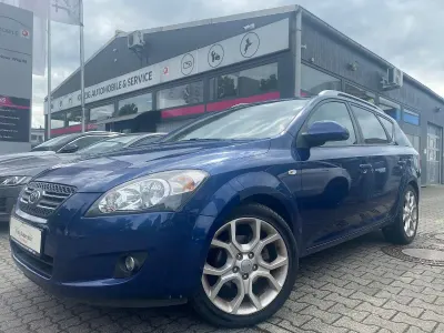 Używany Kia Ceed 143 KM (105 kW) 2008 Niebieski Hatchback