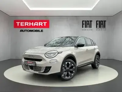 Neu Fiat 600 La Prima 136 PS (100 kW) 2025 Weiss SUV