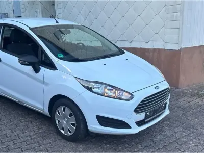 Gebraucht Ford Fiesta 82 PS (60 kW) 2013 Weiß Van / Kleinbus