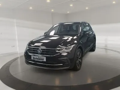 Gebraucht VW Tiguan Active 150 PS (110 kW) 2022 Schwarz SUV