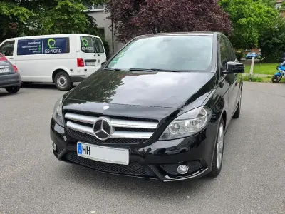 Gebraucht Mercedes B200 136 PS (100 kW) 2012 Schwarz Kleinwagen