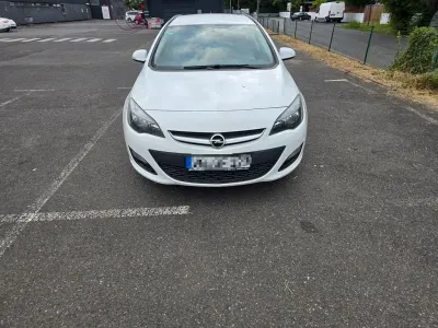 Gebraucht Opel Astra Selection 116 PS (85 kW) 2016 Weiß Kombi