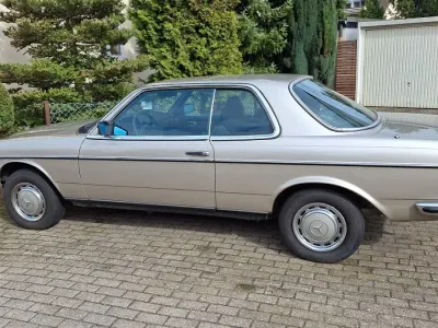 Brugt Mercedes 230 136 HK (100 kW) 1985 Sølv Coupe