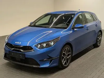 Gebraucht Kia Ceed Spirit 160 PS (117 kW) 2021 Blueflamemet. Kleinwagen