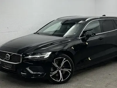 Używany Volvo V60 Plus 398 KM (292 kW) 2022 Czarny Kombi