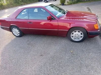 Używany Mercedes 230 132 KM (97 kW) 1992 Czerwony Coupe