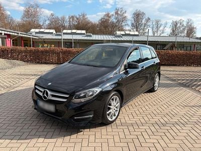 Usata Mercedes B180 109 CV (80 kW) 2015 Nero Monovolume