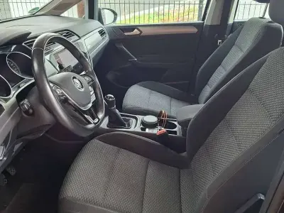 Gebraucht VW Touran Comfortline 150 PS (110 kW) 2017 Schwarz Van / Kleinbus