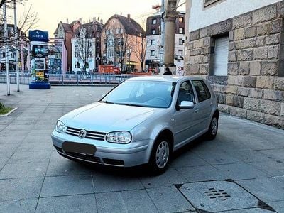 Usata VW Golf IV 105 CV (77 kW) 2003 Argento Berlina
