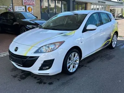 Używany Mazda 3 Active Plus 105 KM (77 kW) 2011 Biały Sedan/Limuzyna