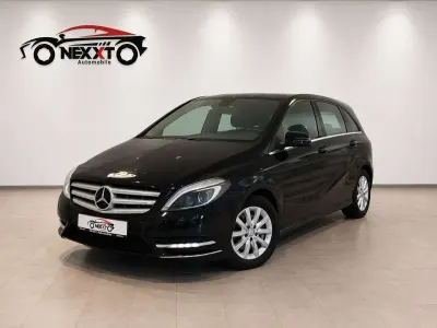 Gebraucht Mercedes B200 136 PS (100 kW) 2012 Kosmosschwarz  metalliclack Kleinwagen