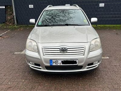 Silber Gebraucht 2004 Toyota Avensis Kombi | 3.600 € (Etwas zu teuer)