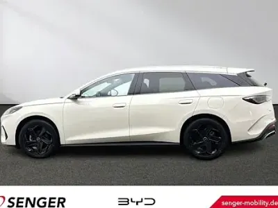 Używany BYD Seal Comfort 212 KM (155 kW) 2026 Zielony Kombi