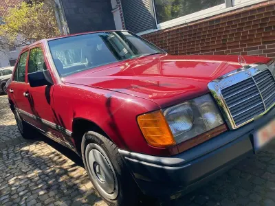 Usata Mercedes E230 132 CV (97 kW) 1987 Rosso Berlina