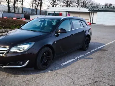 Begagnad Opel Insignia Eco 194 HK (142 kW) 2014 Brun Kombi