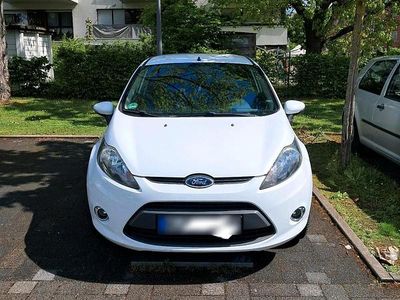 Usata Ford Fiesta 60 CV (44 kW) 2011 Bianco Utilitaria