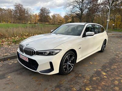 Gebraucht BMW 320e M Sport 163 PS (119 kW) 2022 Weiß Kombi