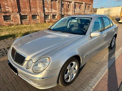 Usata Mercedes E320 Avantgarde 204 CV (150 kW) 2002 Argento Berlina