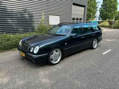 Gebraucht Mercedes E240 Avantgarde 170 PS (125 kW) 1998 Schwarz Kombi