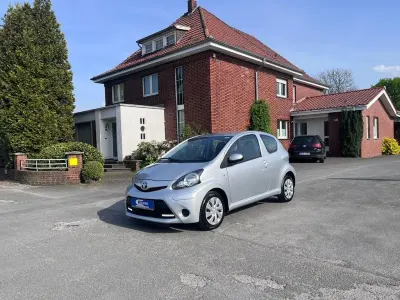 Gebraucht Toyota Aygo Cool 68 PS (50 kW) 2013 Silber Kleinwagen