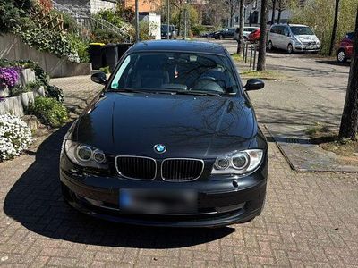 Gebraucht BMW 116 122 PS (89 kW) 2009 Schwarz Kleinwagen