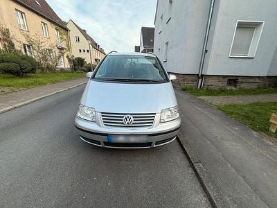 Second-hand VW Sharan 140 CP (102 kW) 2007 Argintiu Monovolum
