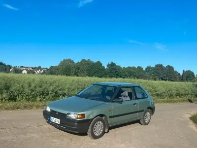 Gebraucht Mazda 323 73 PS (53 kW) 1991 Blau Kleinwagen