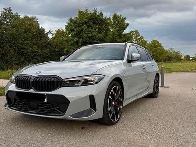 Grau Gebraucht 2025 BMW 330e M Sport Kombi | 59.000 € (Teuer)