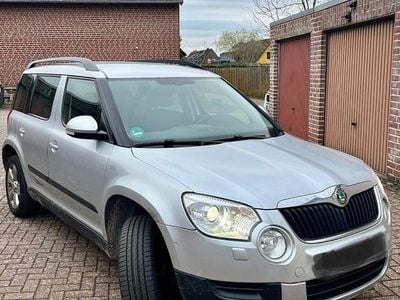 Second-hand Skoda Yeti Family 105 CP (77 kW) 2012 Argintiu SUV