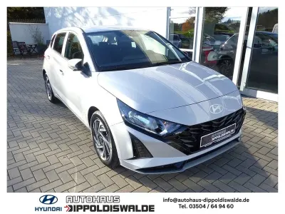 Gebraucht Hyundai i20 Trend 101 PS (74 kW) 2025 Lumen grey / mic Kleinwagen