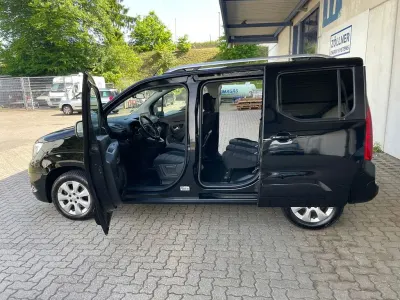 Używany Opel Combo Life Innovation 102 KM (75 kW) 2020 Czarny Minivan