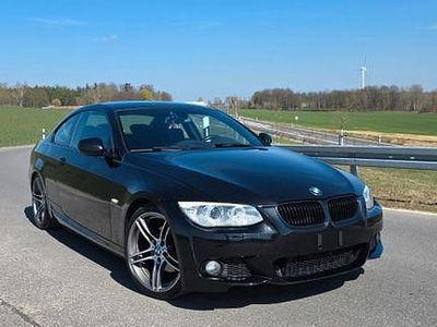 Gebraucht BMW 320 M Sport 184 PS (135 kW) 2011 Schwarz Coupé