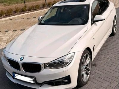 Gebraucht BMW 330 Sport Line 258 PS (189 kW) 2015 Weiß Limousine
