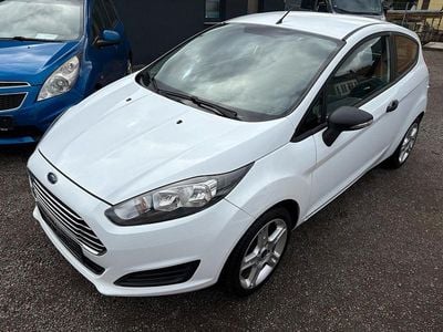 Gebraucht Ford Fiesta 60 PS (44 kW) 2015 Weiß Kleinwagen