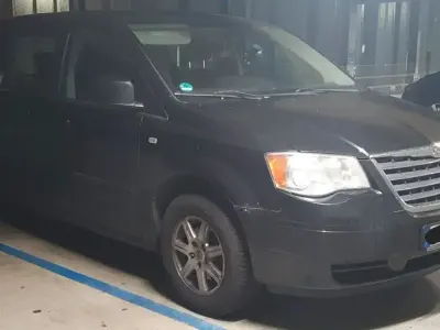 Używany Chrysler Grand Voyager 163 KM (119 kW) 2011 Czarny Minivan