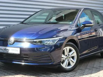 Gebraucht VW Golf VIII Life 150 PS (110 kW) 2020 Blau Limousine