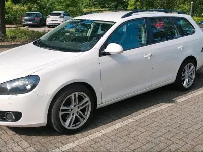 Gebraucht VW Golf VII 105 PS (77 kW) 2013 Weiß Kombi