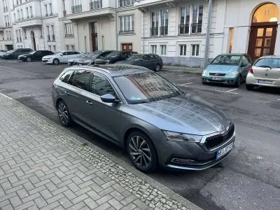 Gebraucht Skoda Octavia First Edition 150 PS (110 kW) 2022 Silber Kombi
