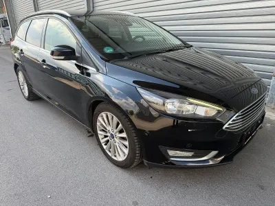 Gebraucht Ford Focus Titanium 125 PS (91 kW) 2018 Schwarz Kombi