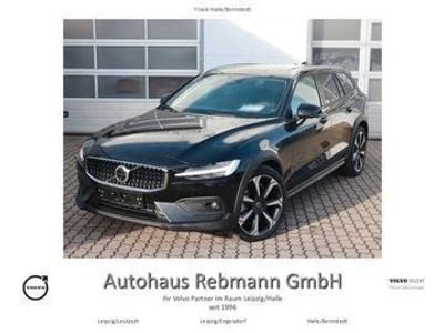 Onyx black / metallic Gebraucht 2024 Volvo V60 CC Kombi | 45.890 € (Fairer Preis)