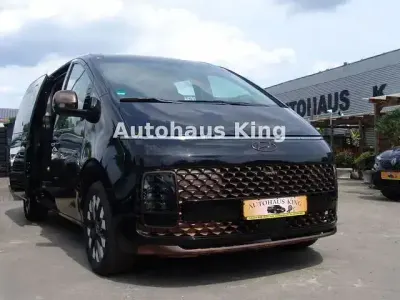Gebraucht Hyundai Staria Signature 177 PS (130 kW) 2023 Abyss black Van / Kleinbus