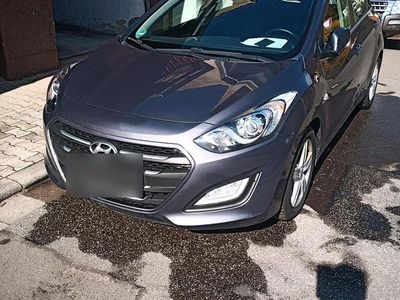 Gebraucht Hyundai i30 110 PS (80 kW) 2015 Grau Limousine