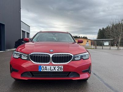 Rot Gebraucht 2020 BMW 318 Advantage Van | 20.999 € (Guter Preis)