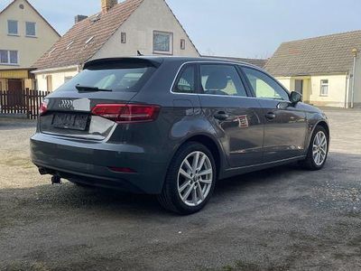 Gebraucht Audi A3 116 PS (85 kW) 2019 Grau Limousine