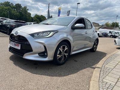 Neu Toyota Yaris Hybrid Comfort 116 PS (85 kW) 2026 Silber Kleinwagen