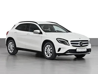 Używany Mercedes GLA180 Style 109 KM (80 kW) 2017 Biały SUV