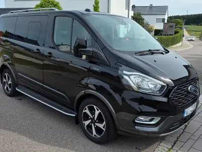Gebraucht Ford Tourneo 170 PS (125 kW) 2023 Schwarz Van / Kleinbus