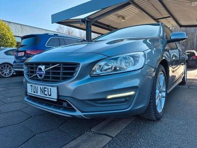 Grau Gebraucht 2017 Volvo V60 Kombi | 14.990 € (Fairer Preis)