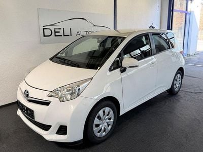 Gebraucht Toyota Verso-S Life 99 PS (72 kW) 2014 Weiß Van / Kleinbus